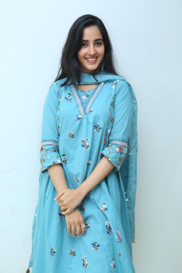 simrath-kaur-stills-2.jpg