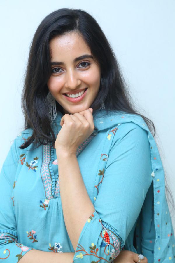 simrath-kaur-stills-3.jpg