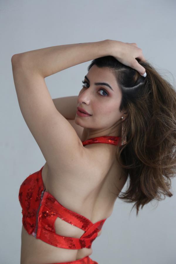 simrithi-bathija-stills-2.jpg