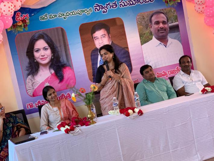 Singer Sunita & Potluri Ravi open a New Computer Lab
