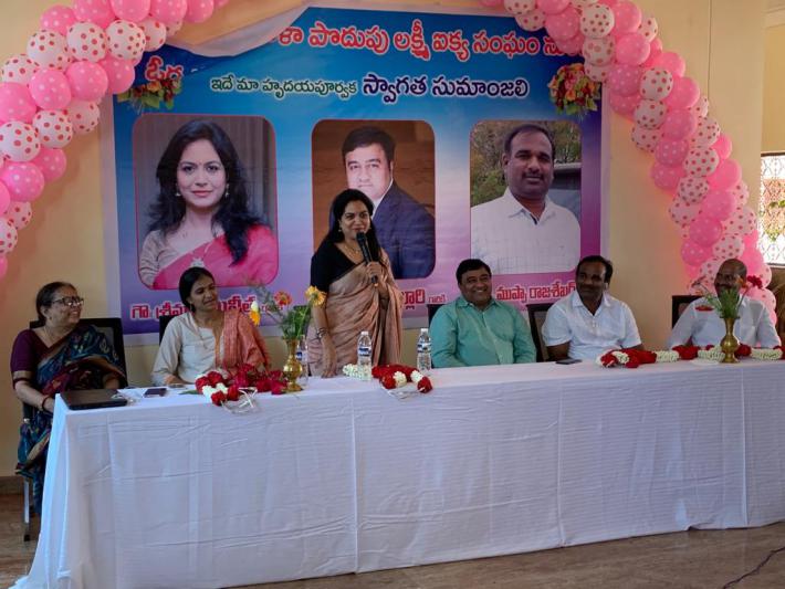 singer-sunita-potluri-ravi-open-a-new-computer-lab-4.jpg