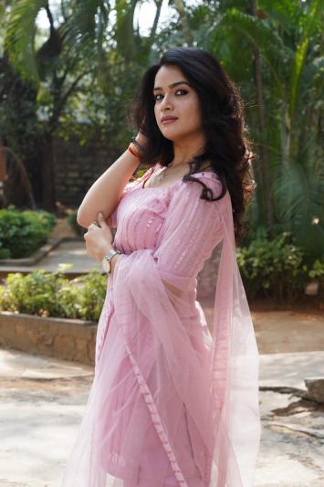 siri-prahalad-stills-4.jpg