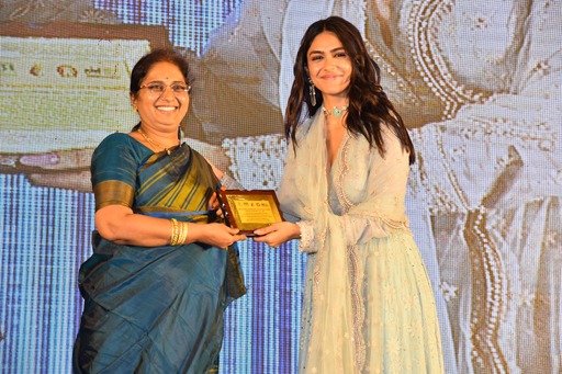 sita-ramam-song-launch-at-mallareddy-womens-college-18.jpg