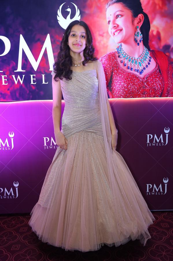 sitara-ghattamaneni-stills-10.jpg