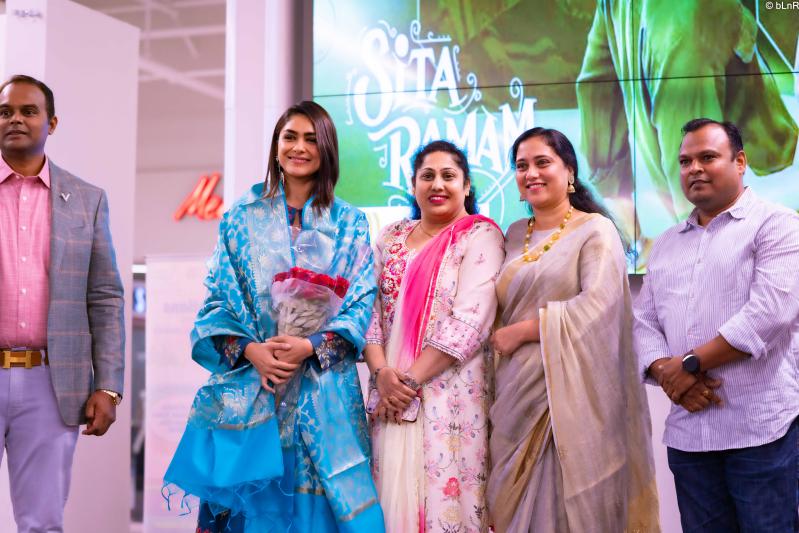 sitaramam-success-meet-at-mall-of-india-in-illinois-11.jpg