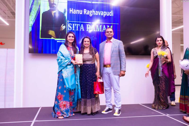 sitaramam-success-meet-at-mall-of-india-in-illinois-14.jpg