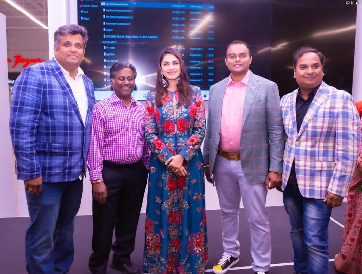 sitaramam-success-meet-at-mall-of-india-in-illinois-25.jpg