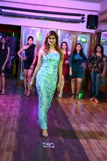 sky-modelling-fashion-show-16.jpg