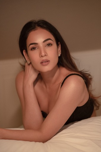 sonal-chauhan-stills-5.jpg