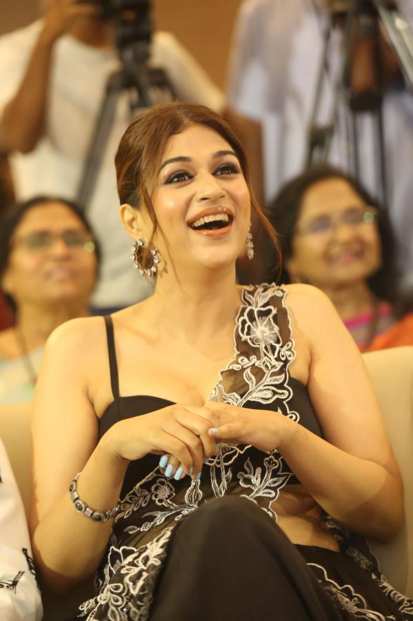 sreddha-das-stills-15.jpg