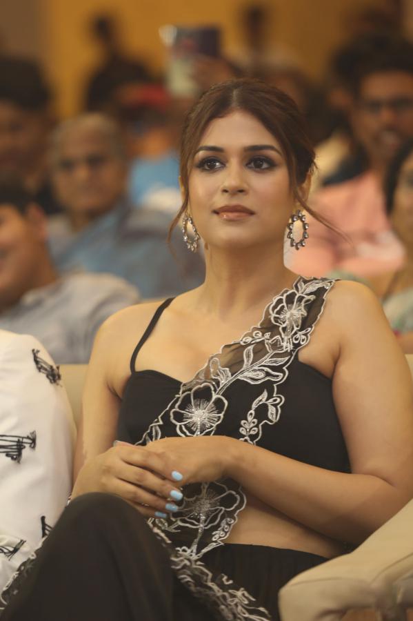 sreddha-das-stills-16.jpg