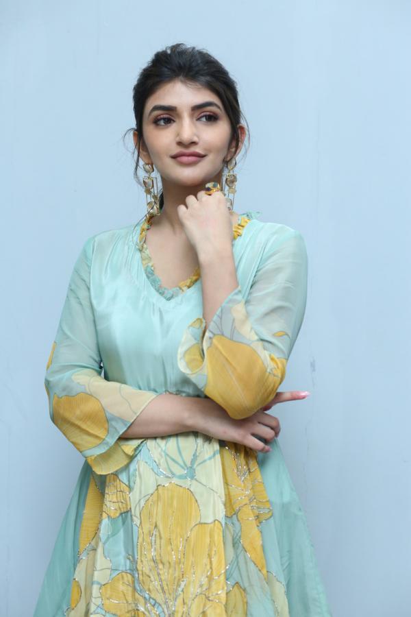 sree-leela-new-stills-10.jpg