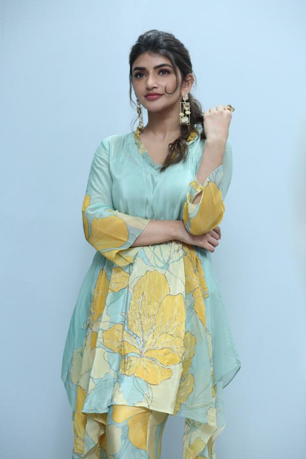 sree-leela-new-stills-14.jpg