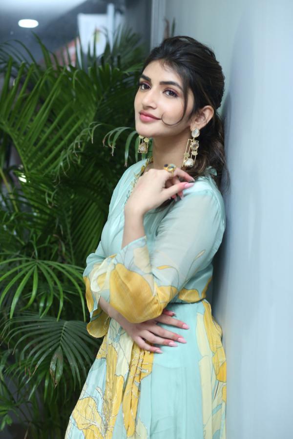 sree-leela-new-stills-16.jpg