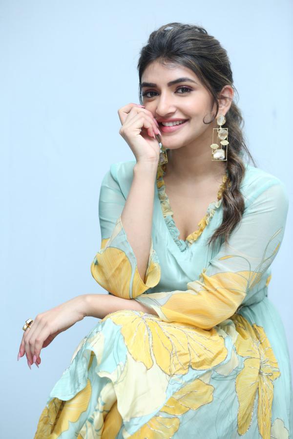 sree-leela-new-stills-2.jpg
