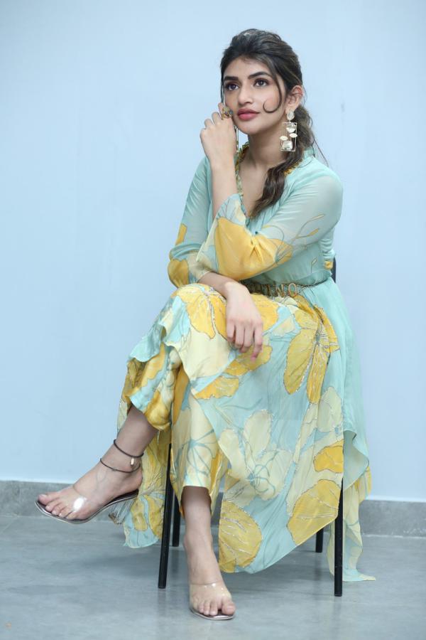 sree-leela-new-stills-20.jpg