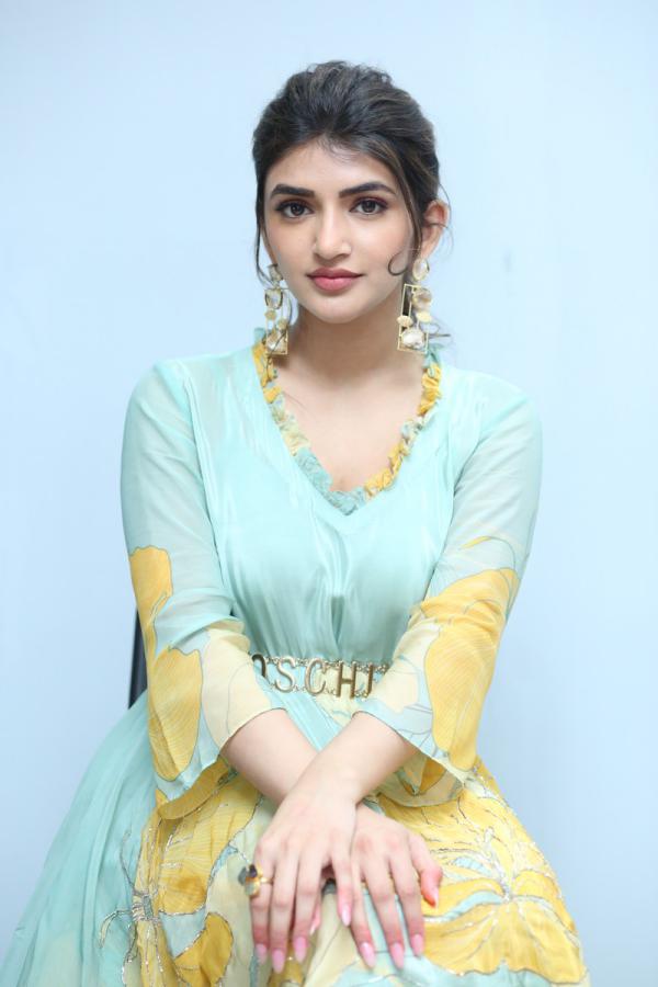 sree-leela-new-stills-3.jpg