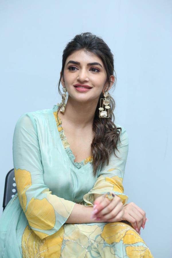 sree-leela-new-stills-4.jpg