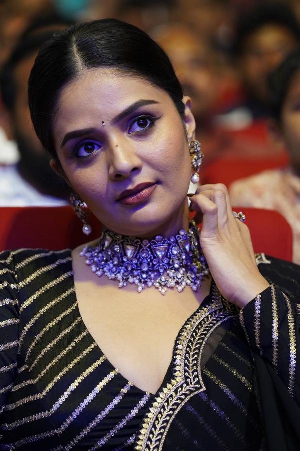 sreemukhi-stills-2.jpg