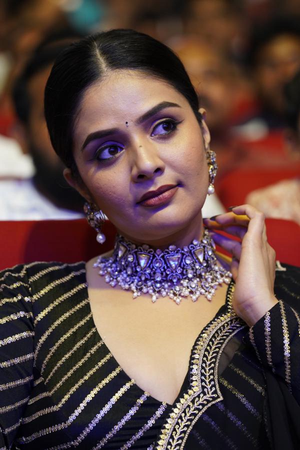 sreemukhi-stills-3.jpg
