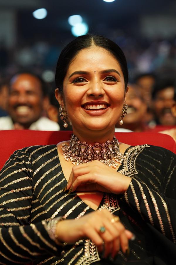 sreemukhi-stills-4.jpg
