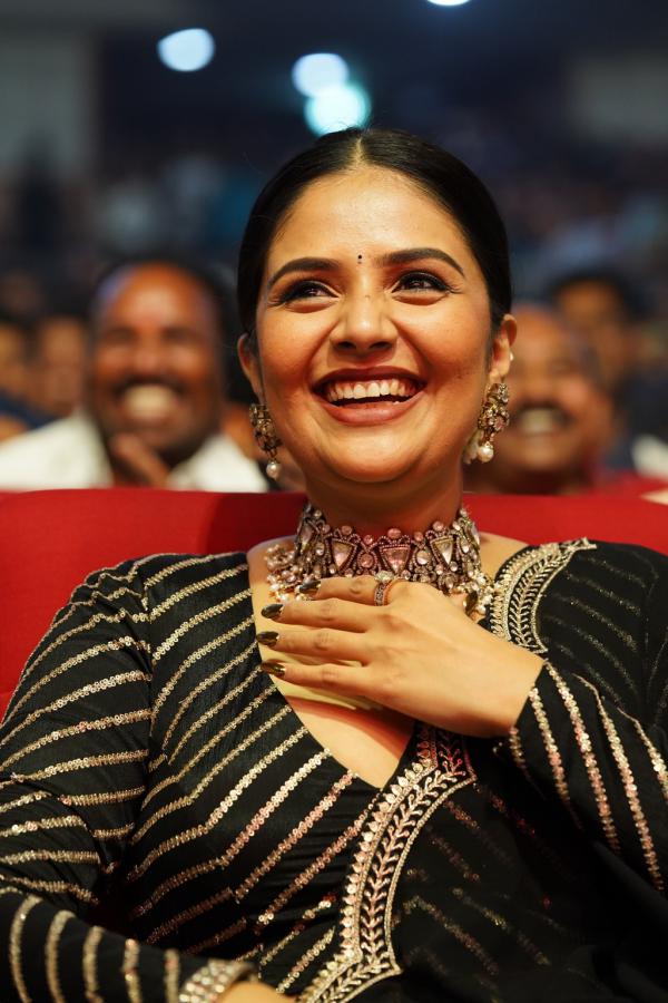 sreemukhi-stills-5.jpg