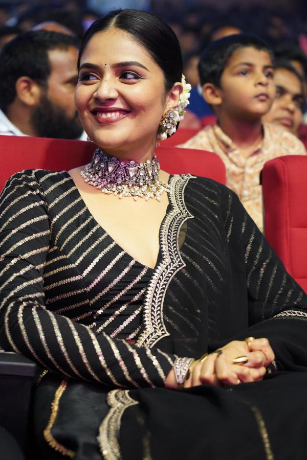sreemukhi-stills-7.jpg