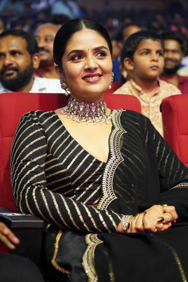 sreemukhi-stills-9.jpg
