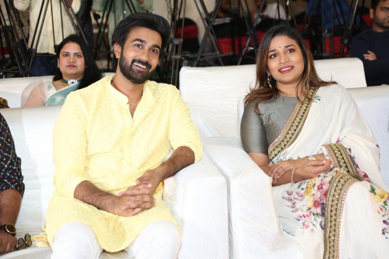 sridevi-sobhanbabu-movie-pre-release-4.jpg