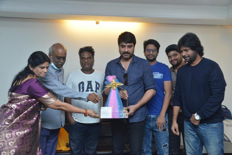 srikanth-release-mad-song-in-poison-movie-5.jpg