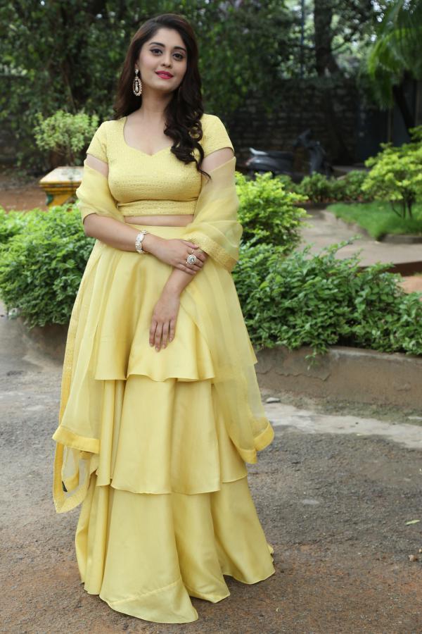 surabhi-stills-18.jpg