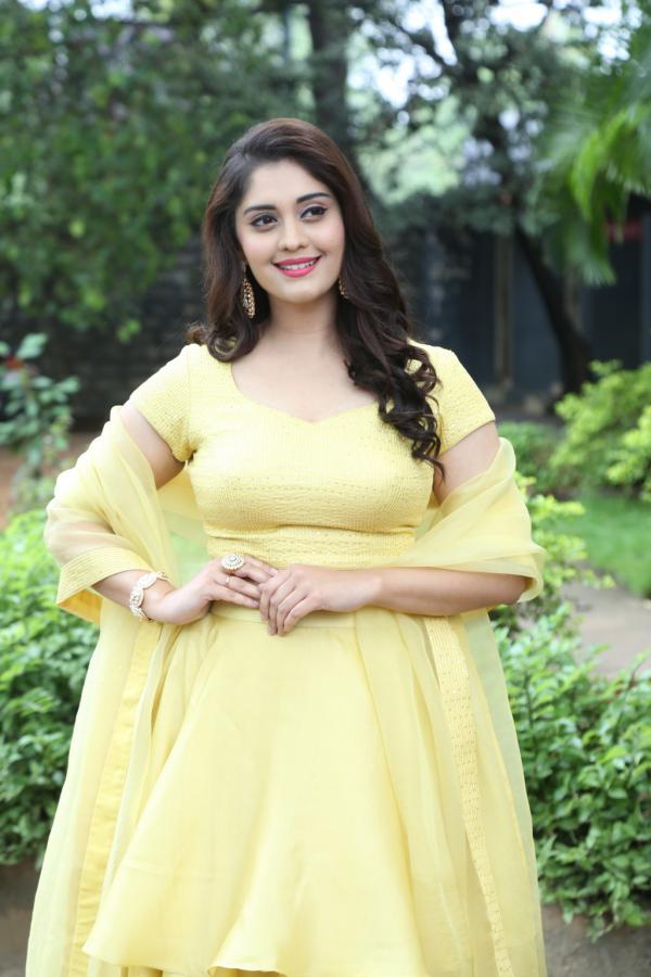 surabhi-stills-7.jpg