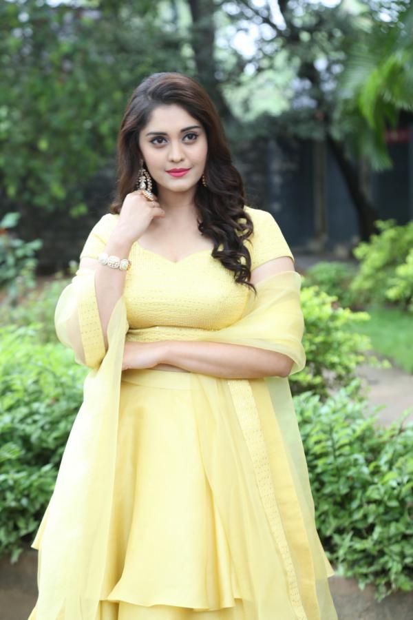 surabhi-stills-8.jpg