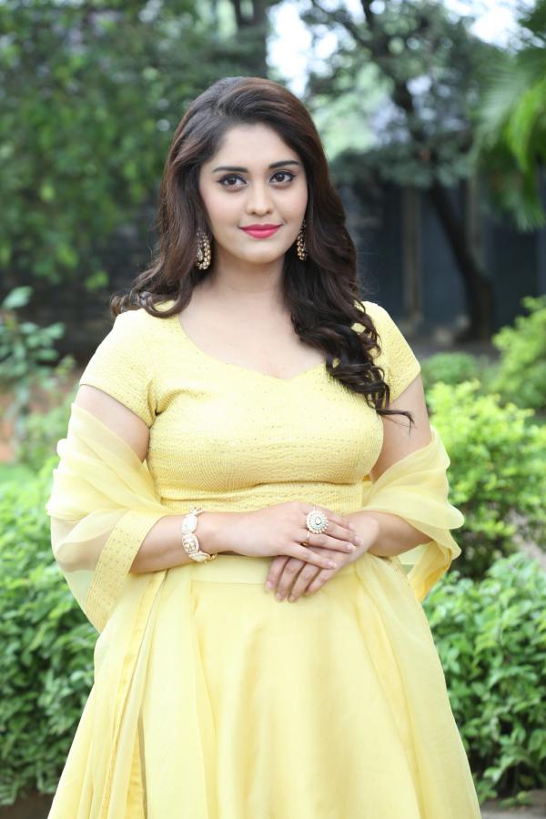 surabhi-stills-9.jpg
