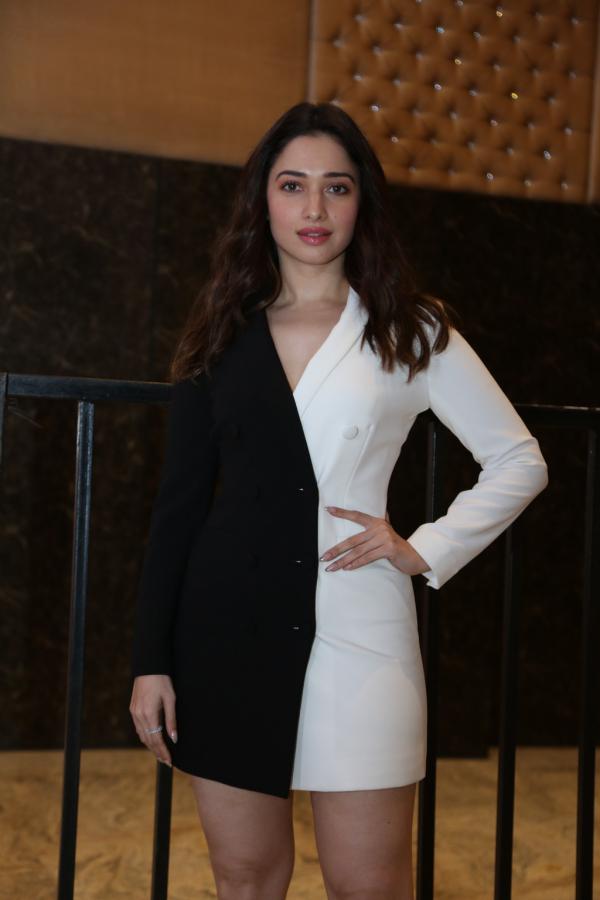 tamanna-stills-4-12.jpg