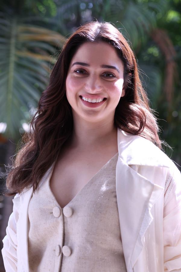 tamannah-stills-3.jpg