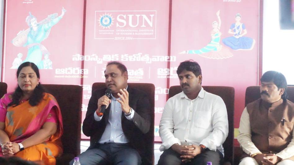 tana-chaitanya-sravanthi-at-sun-management-in-vizag-14-dec-2022-5.jpg