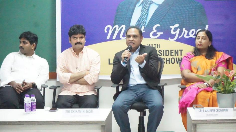 tana-chaitanya-sravanthi-at-sun-management-in-vizag-14-dec-2022-6.jpg