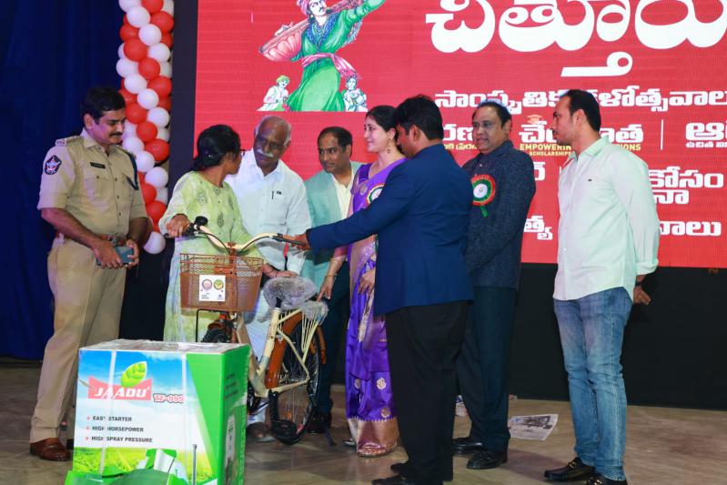 tana-chaitanya-sravanthi-in-chittoor-29-dec-2022-5.jpg