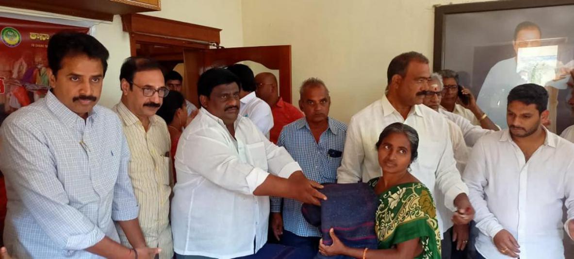 tana-distribution-of-rugs-in-tanuku-19.jpg