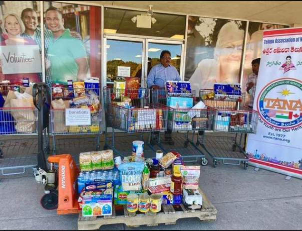 tana-donates-food-in-dallas-3.jpg