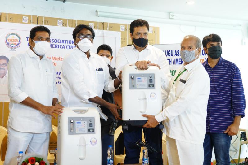 tana-donates-oxygen-concentrators-at-hitex-12-june-2021-5.jpg