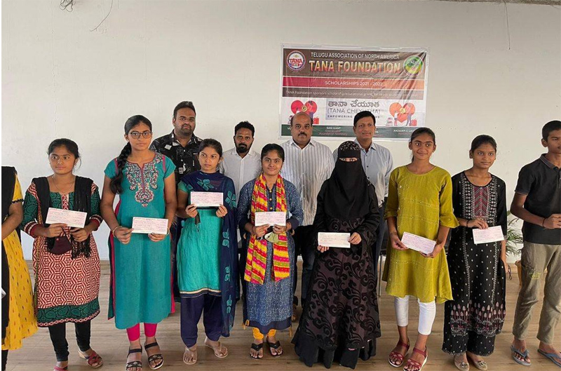 tana-foundation-donate-scholarships-to-students-29-dec-2021-2.jpg