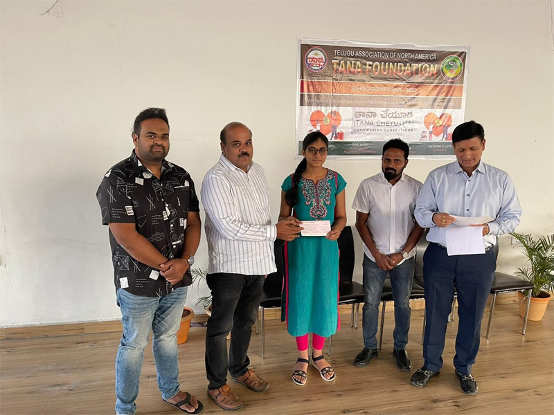 tana-foundation-donate-scholarships-to-students-29-dec-2021-3.jpg