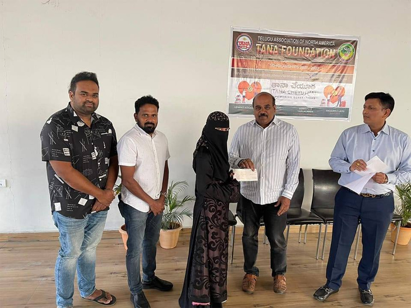tana-foundation-donate-scholarships-to-students-29-dec-2021-4.jpg