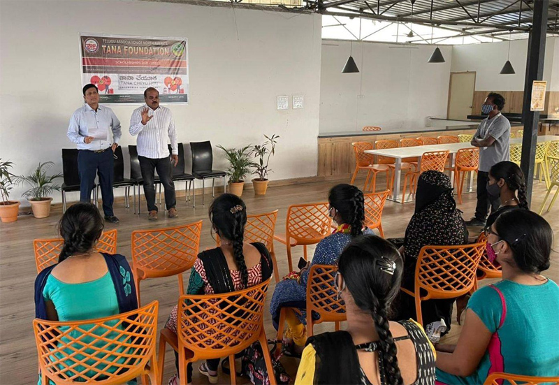 tana-foundation-donate-scholarships-to-students-29-dec-2021-5.jpg
