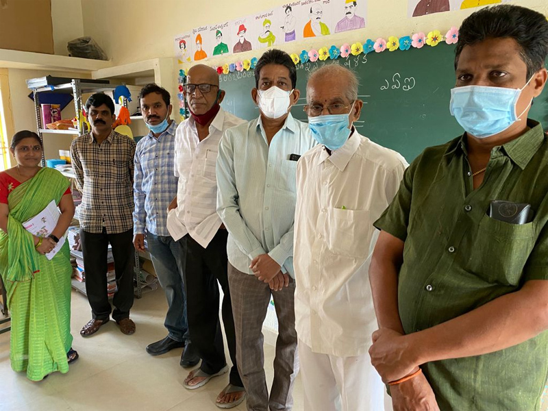 tana-foundation-donates-books-in-vedurumudi-4-jan-2022-3.jpg