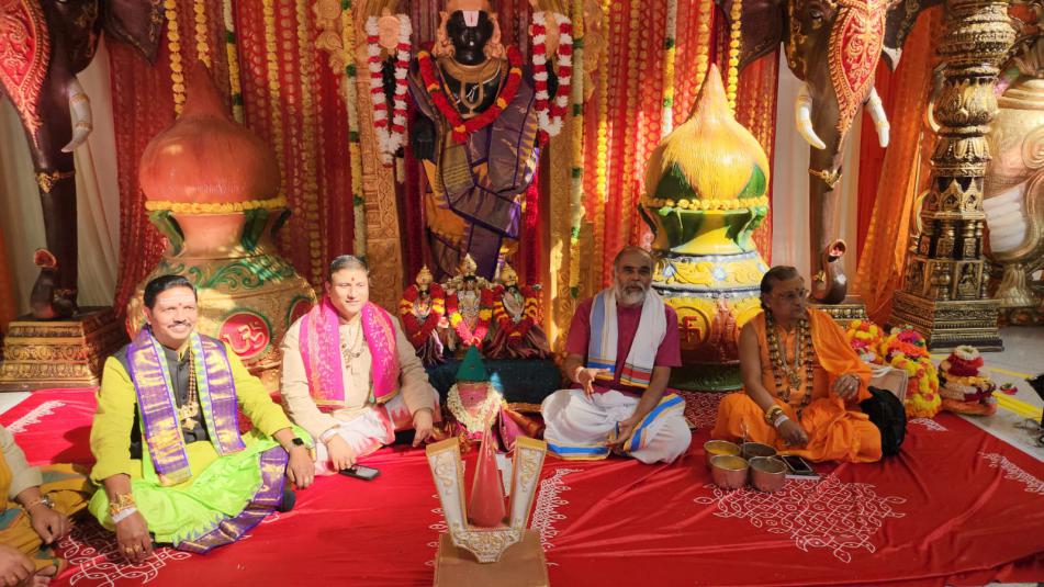 tana-leaders-at-sri-venkateswara-swamy-temple-8-july-2023-4.jpg