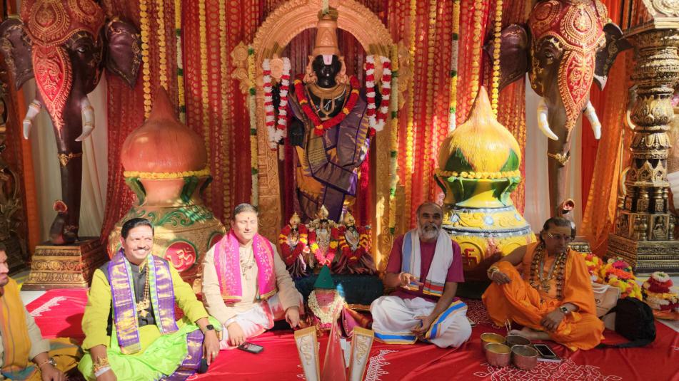 tana-leaders-at-sri-venkateswara-swamy-temple-8-july-2023-6.jpg