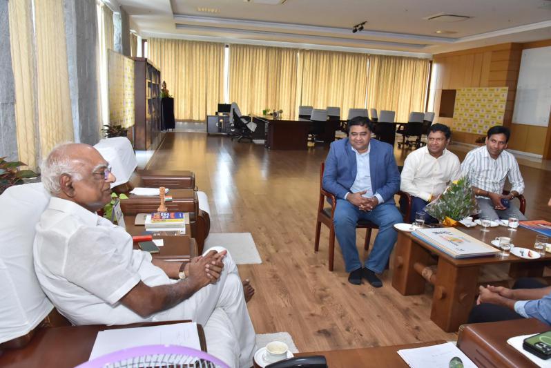 tana-members-invites-vignan-group-chairman-lavu-rathaiah-for-tana-maha-sabhalu-2.jpg